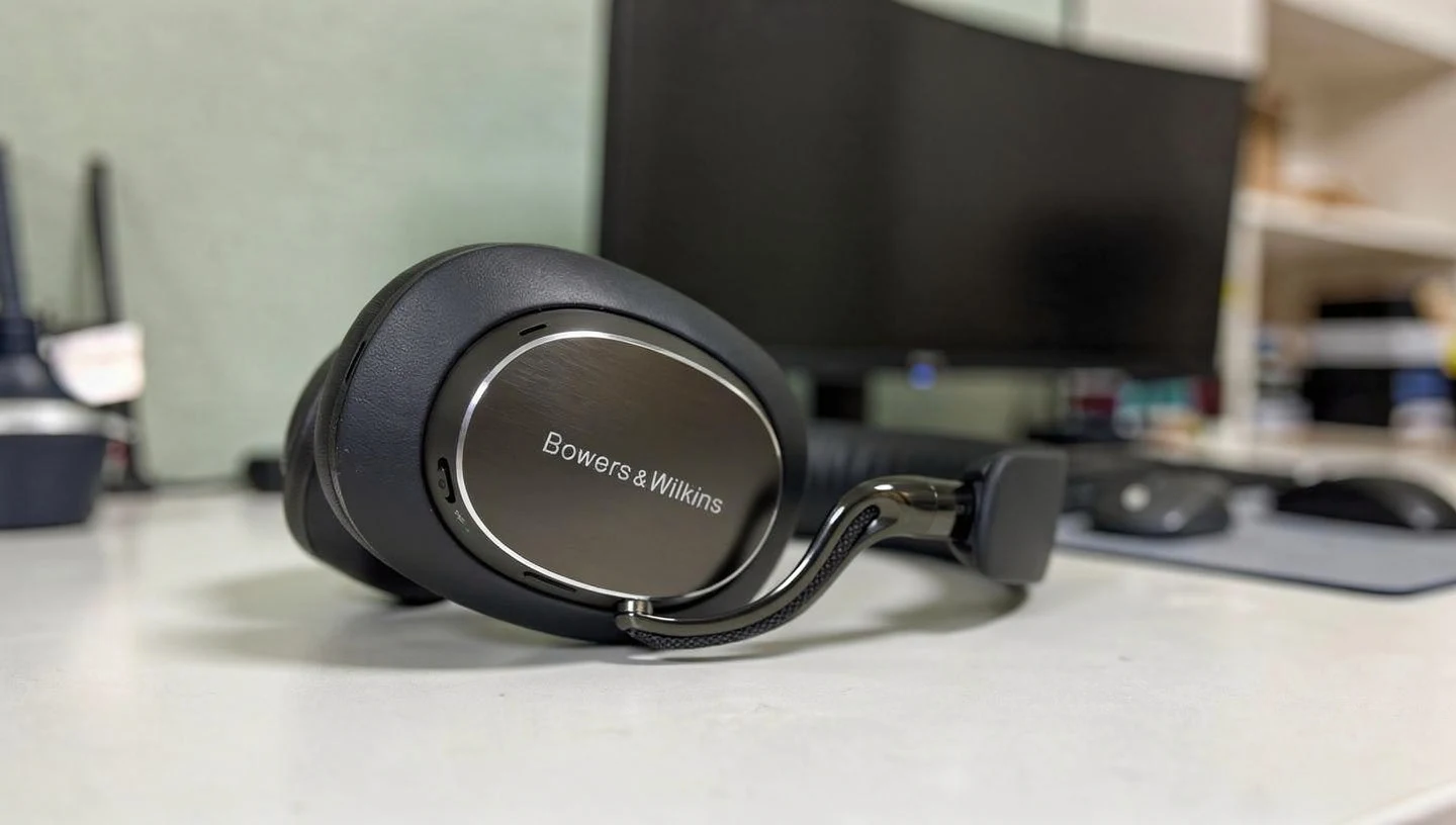Bowers and Wilkins PX8