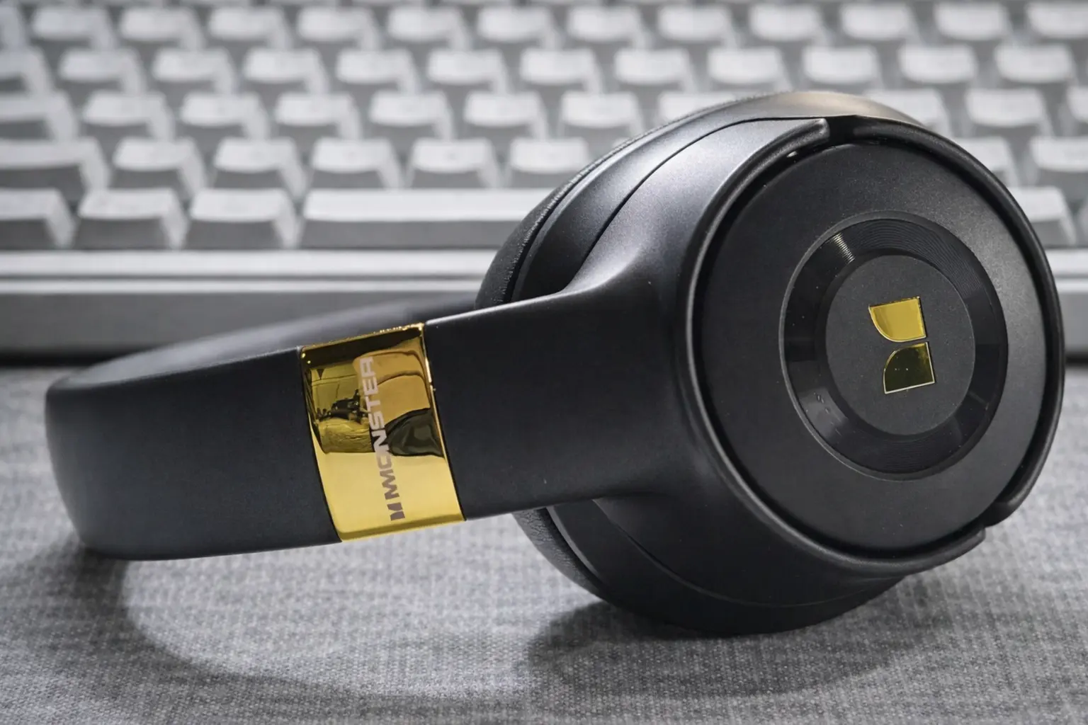 Monster Persona SE ANC