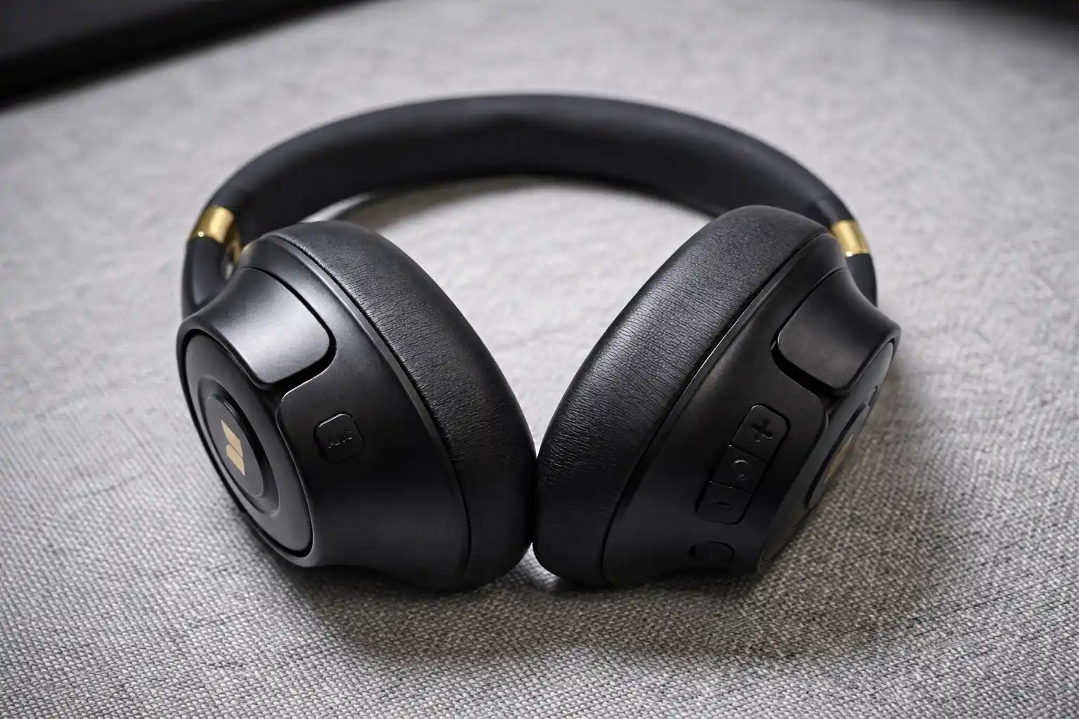 Monster Persona SE ANC